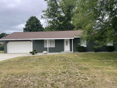 /international/us/717-cottage-clare-mi-110101120688/