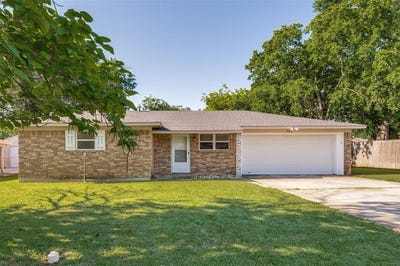/international/us/709-e-main-street-pilot-point-tx-110108067048/