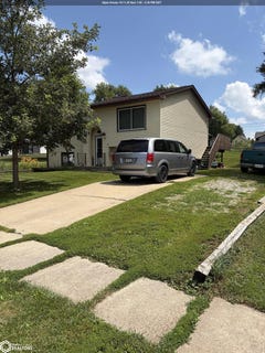 /international/us/416-spring-street-grinnell-ia-110109376581/