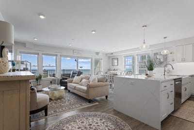 /international/us/377-ocean-boulevard-hampton-nh-110108492249/
