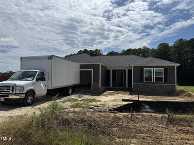 /international/us/215-maxwell-farm-lane-selma-nc-110100840575/