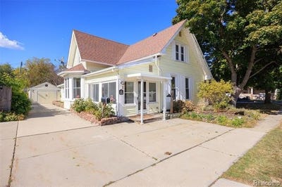 /international/us/206-s-4th-street-st-clair-mi-110102898813/