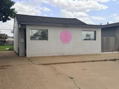 /international/us/404-austin-street-levelland-tx-110109028087/