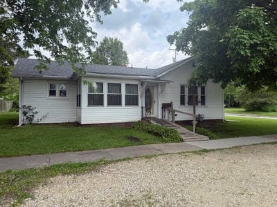 /international/us/902-south-5th-st-monmouth-il-110099873263/