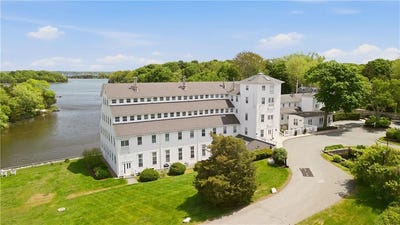 /international/us/40-web-avenue-north-kingstown-ri-110108344561/