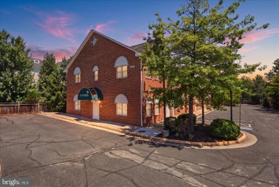 /international/us/722-grant-street-herndon-va-110108662037/