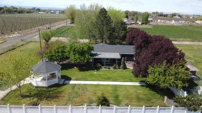 /international/us/1051-monroe-st-mabton-wa-110107543877/