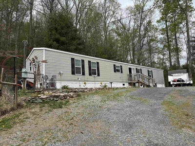 /international/us/3731-sunflower-road-pilot-va-110107451641/