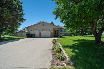 /international/us/1111-1st-street-ne-elbow-lake-mn-110108823585/