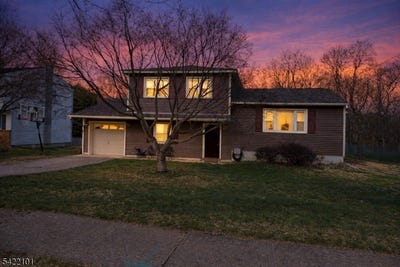 /international/us/105-college-view-dr-hackettstown-town-nj-110107379283/