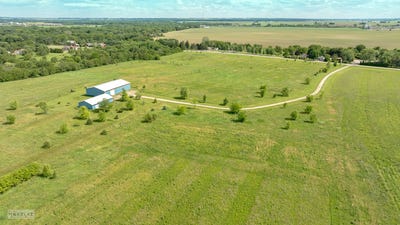 /international/us/17551-frazier-road-sandwich-il-110092371361/