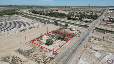 /international/us/3010-evan-hewes-hwy-imperial-ca-110107635565/