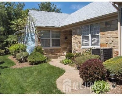 /international/us/25-martin-van-buren-drive-monroe-nj-110105287535/