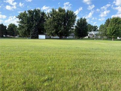 /international/us/1039-montana-avenue-benson-mn-110100765816/