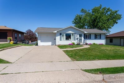 /international/us/1425-kane-street-dubuque-ia-110108148245/