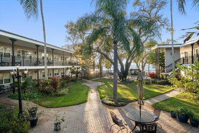 /international/us/1101-victoria-drive-dunedin-fl-110107954957/