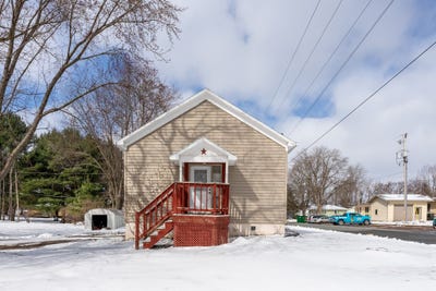 /international/us/311-water-street-augusta-wi-110107719654/