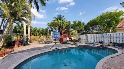 /international/us/4430-sw-82nd-way-davie-fl-110108961159/
