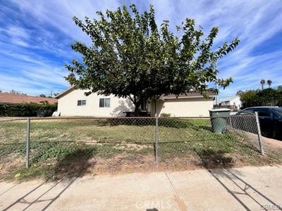 /international/us/2431-12th-street-riverside-ca-110101030503/