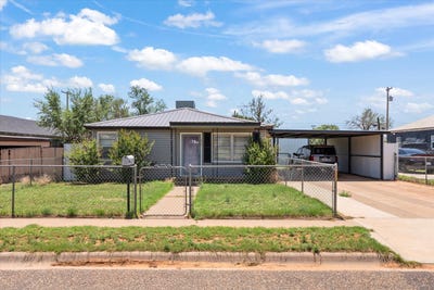 /international/us/1838-8th-street-levelland-tx-110108979938/