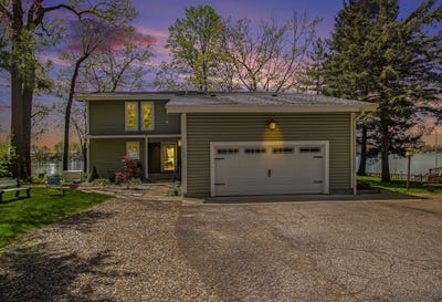 /international/us/47463-lakeview-drive-lawrence-mi-110098186837/