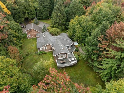 /international/us/220-forest-lane-stowe-vt-110120055140/