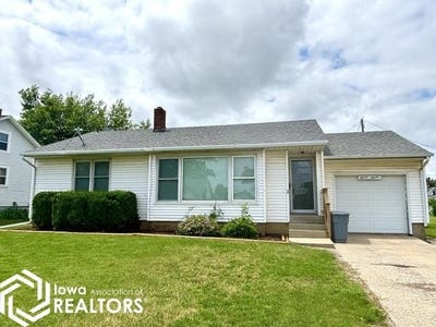 /international/us/1111-s-center-street-marshalltown-ia-110108584370/
