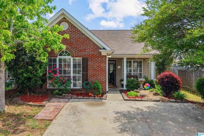 /international/us/125-hidden-creek-cove-pelham-al-110107628761/