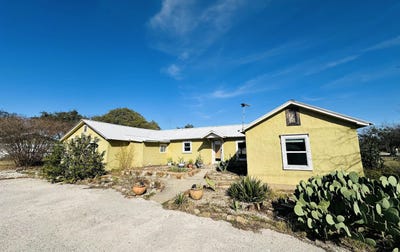 /international/us/505-s-4th-street-lometa-tx-110106378357/