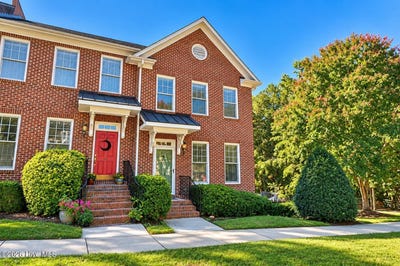 /international/us/900-edgewater-circle-chapel-hill-nc-110120551800/