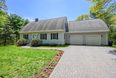 /international/us/66-squaw-s-path-east-wareham-ma-110108358781/
