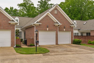 /international/us/1050-candlewick-court-signal-mountain-tn-110107869775/