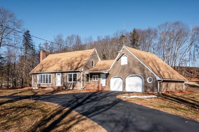 /international/us/45-weare-road-hampton-falls-nh-110105702359/