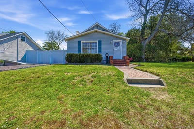 /international/us/109-grove-avenue-patchogue-ny-110108096728/