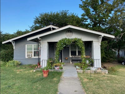 /international/us/710-goodnight-street-clarendon-tx-110107871677/