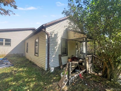 /international/us/106-3rd-street-crystal-falls-mi-110110267973/