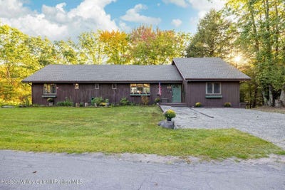/international/us/93-maplewood-road-windham-ny-110102523221/