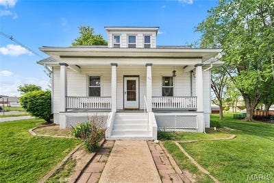 /international/us/203-e-mill-street-waterloo-il-110107603927/
