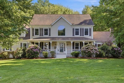/international/us/3-stable-way-medway-ma-110108719573/