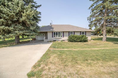 /international/us/2123-17th-st-rock-valley-ia-110109773056/