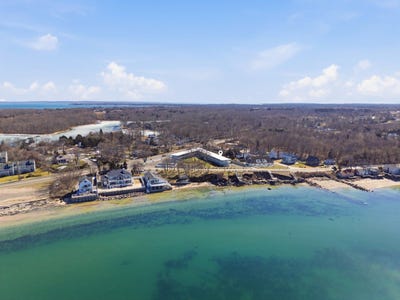 /international/us/52325-county-road-48-southold-ny-110120589654/