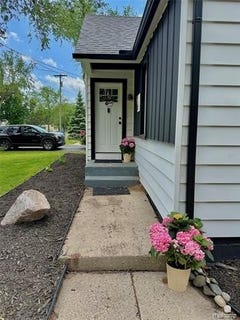 /international/us/2349-w-ellery-avenue-e-waterford-twp-mi-110108338749/