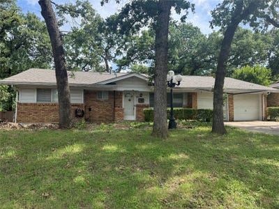 /international/us/617-forest-lane-hurst-tx-110108747770/