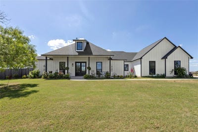 /international/us/1170-watterson-rd-red-rock-tx-110101195821/