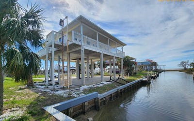/international/us/170-10th-ave-w-horseshoe-beach-fl-110097590491/
