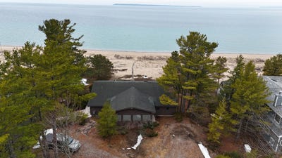 /international/us/5864-passage-view-road-glen-arbor-mi-110108977127/