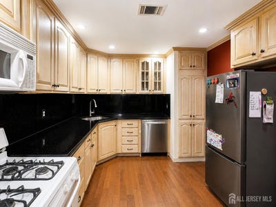/international/us/190-college-drive-edison-nj-110109293888/