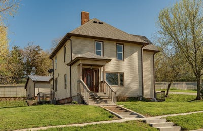 /international/us/113-valley-street-ne-preston-mn-110106442609/