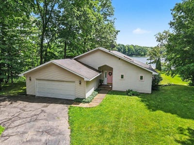 /international/us/47135-lakeview-drive-lawrence-mi-110108724794/