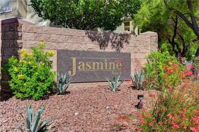 /international/us/5855-valley-drive-north-las-vegas-nv-110119371786/